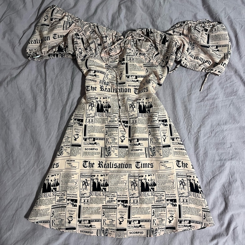 Realisation par Réalisation Par Venus dress in newspaper pink size xxs